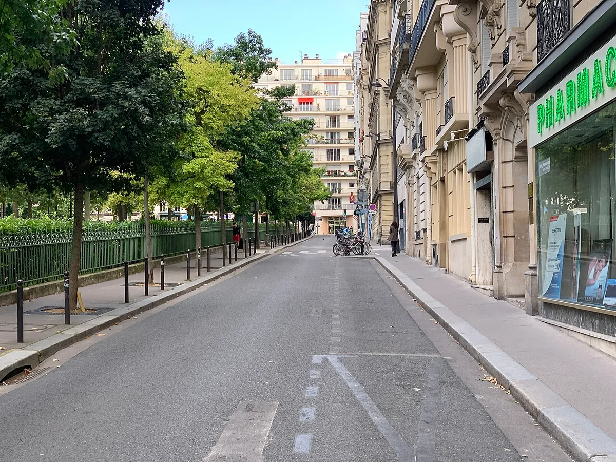 Place Adolphe Chérioux, Paris.