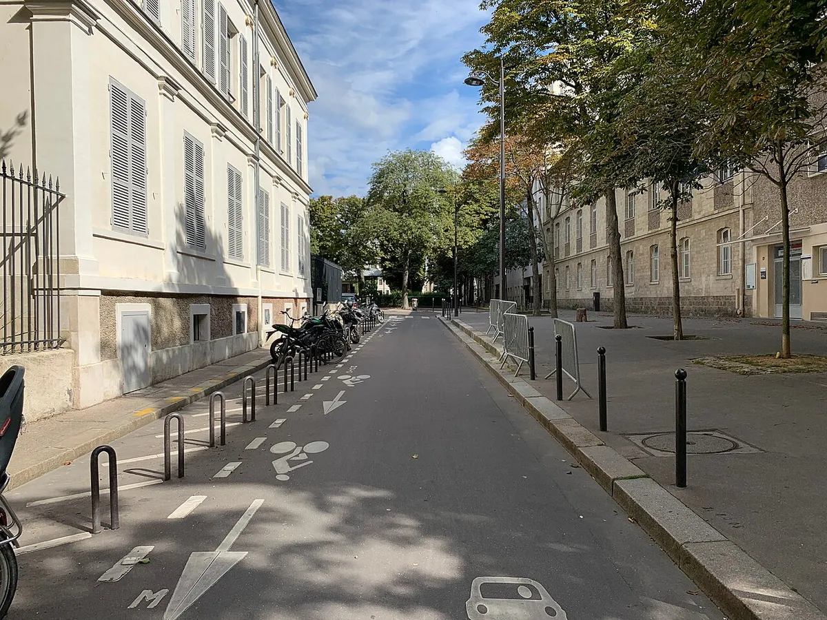 Place du Commerce, Paris.