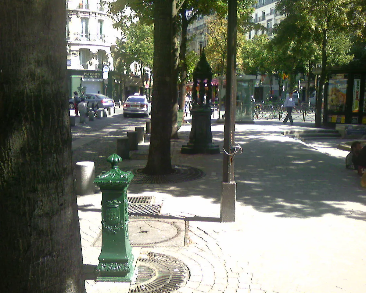 Small and big Wallace Fountains in Paris