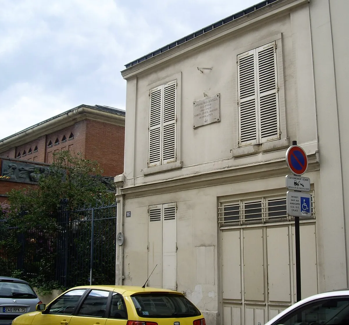 Maison d'Antoine Bourdelle, 16 rue Antoine-Bourdelle, Paris 15e. Sur la gauche, le musée Bourdelle.