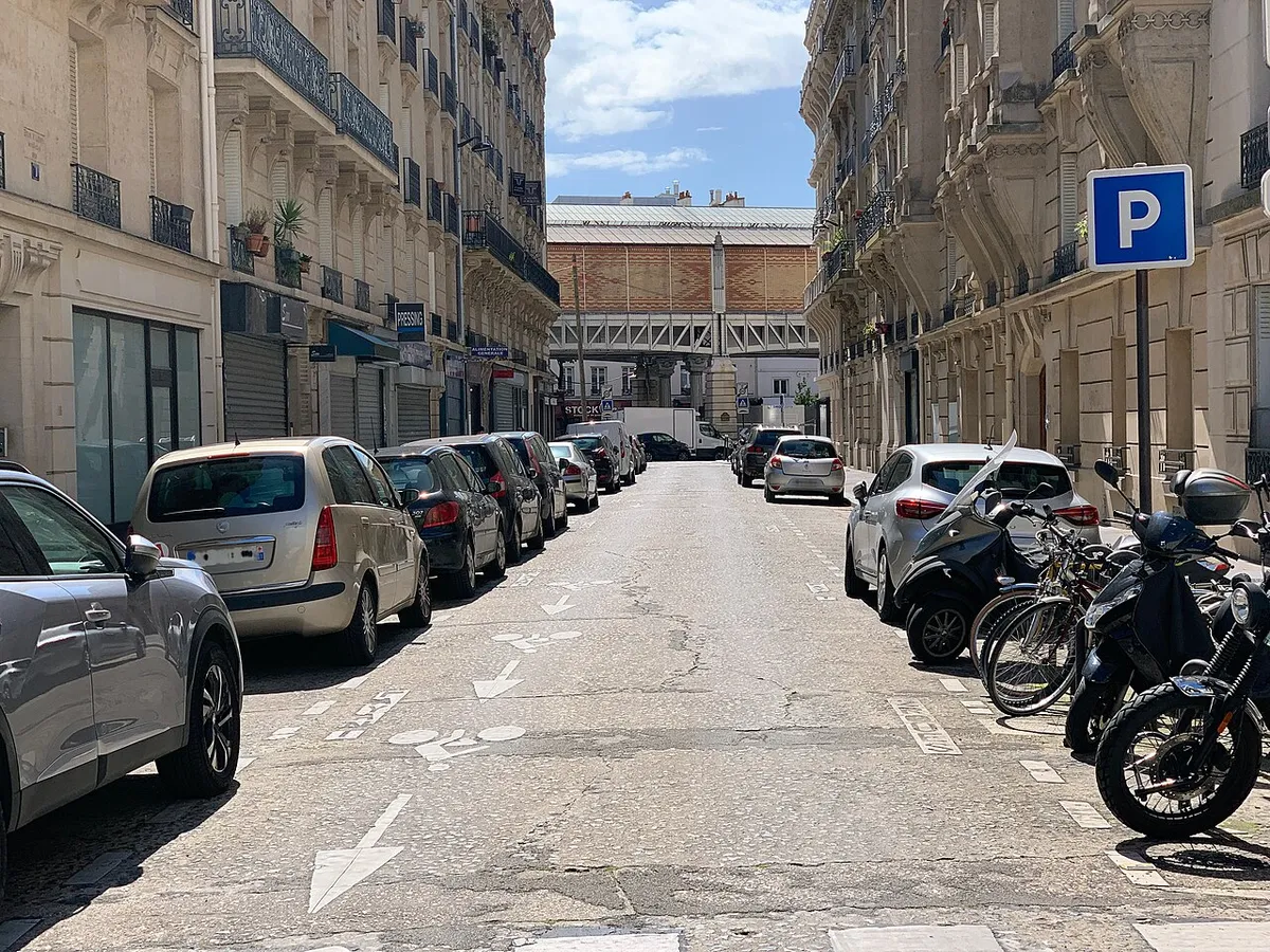 Rue Auguste Bartholdi, Paris.