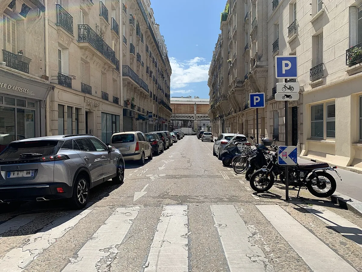 Rue Auguste Bartholdi, Paris.