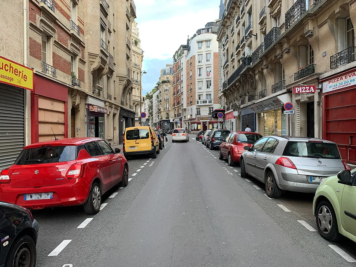 Rue Auguste Chabrières, Paris.