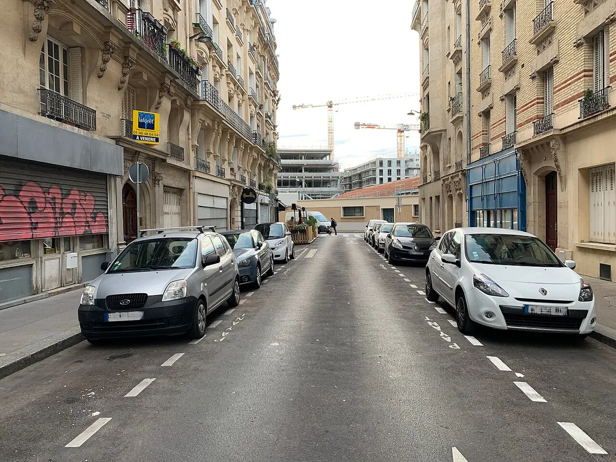 Rue Auguste Chabrières, Paris.
