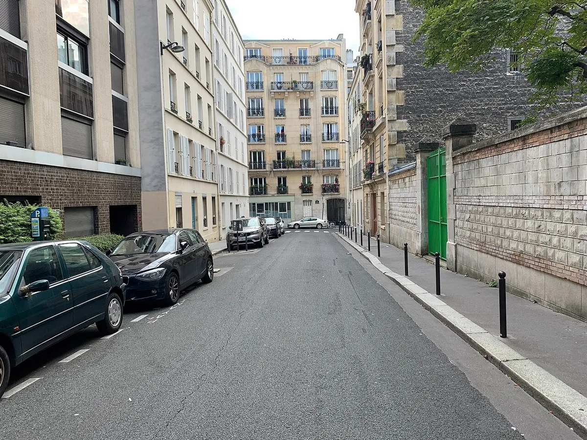 Rue Bausset, Paris.