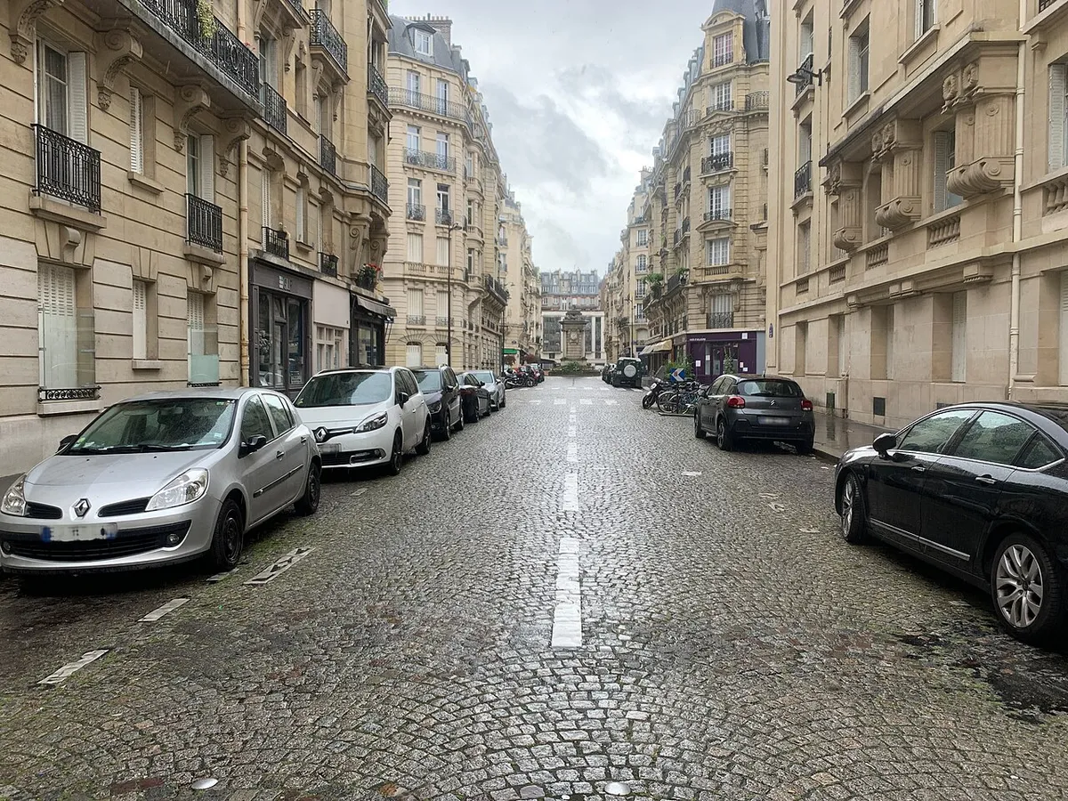 Rue Bouchut, Paris.