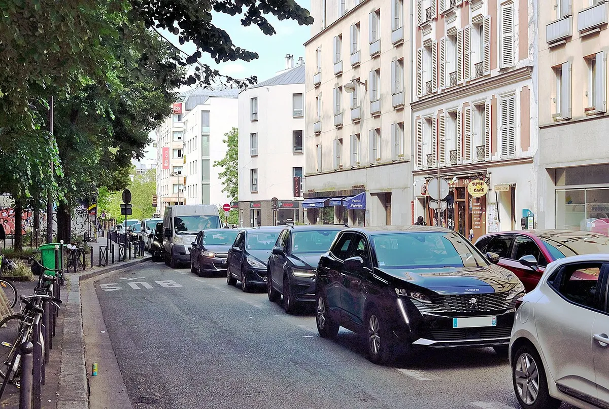 La rue Brancion vue depuis le boulevard Lefebvre