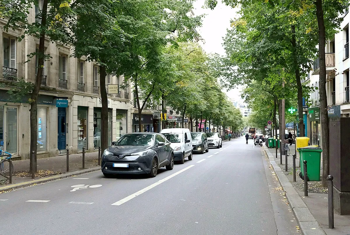 La rue Cambronne vue de la rue de Vaugirard
