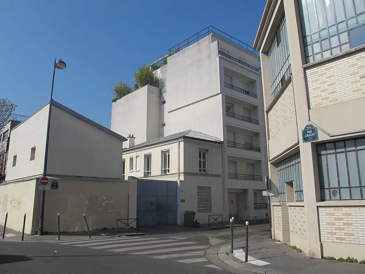 Croisement de la rue des Bergers et de la rue Cauchy (Paris, 15e).