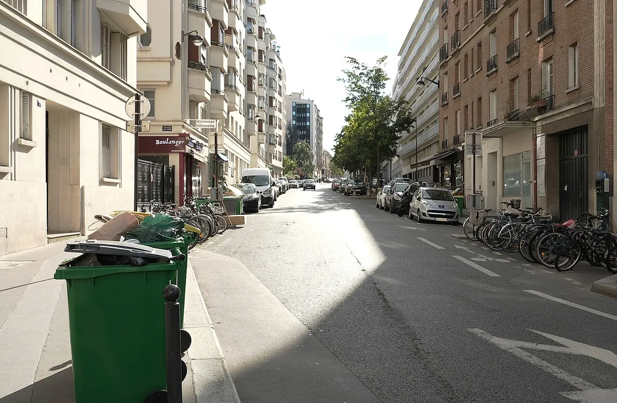 Rue de Dantzig (en son début)