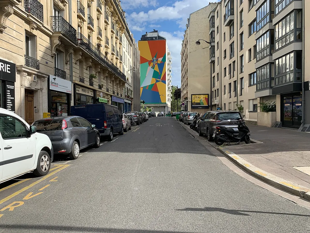 Rue de l'Amiral Roussin, Paris.