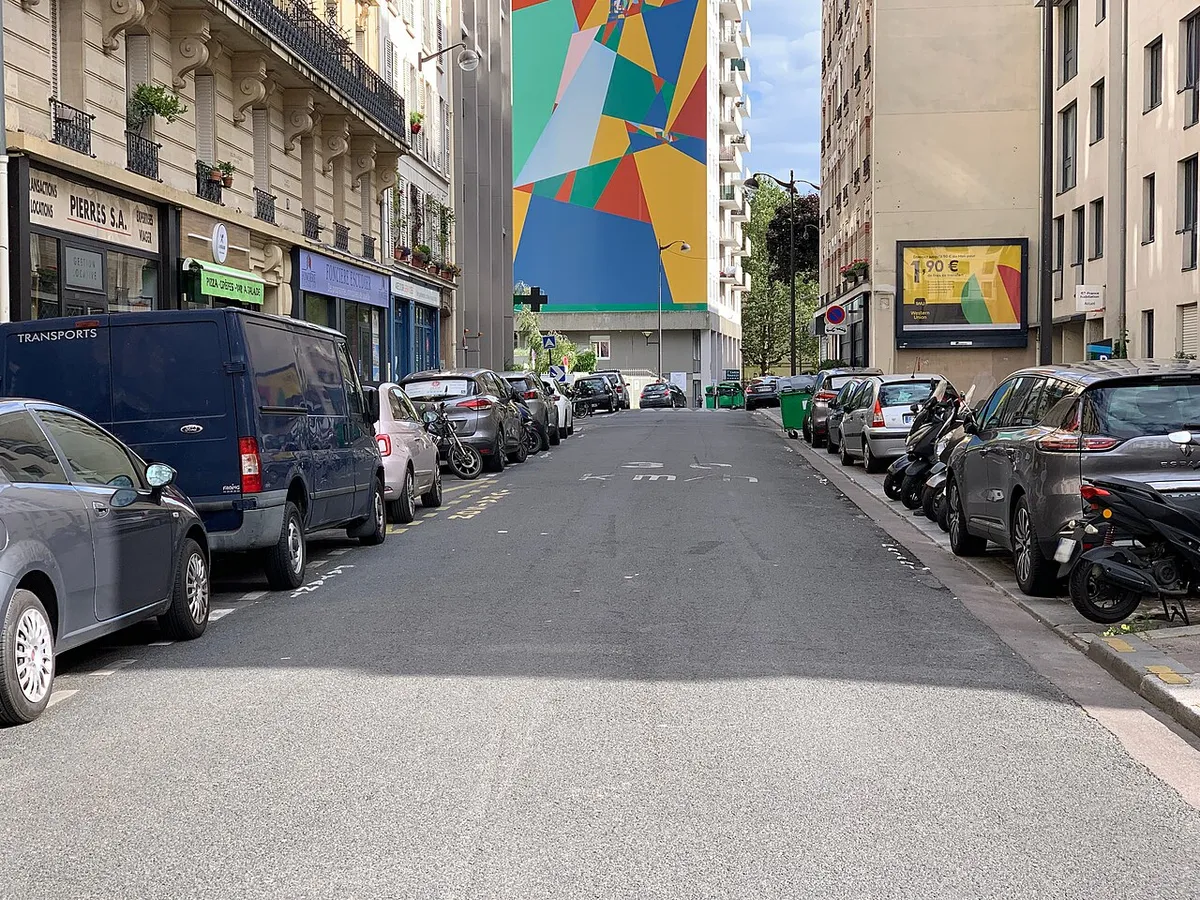 Rue de l'Amiral Roussin, Paris.