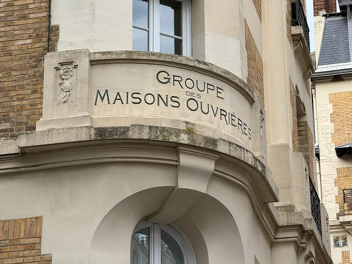 Immeuble, 63-65 rue de l'Amiral Roussin, Paris.