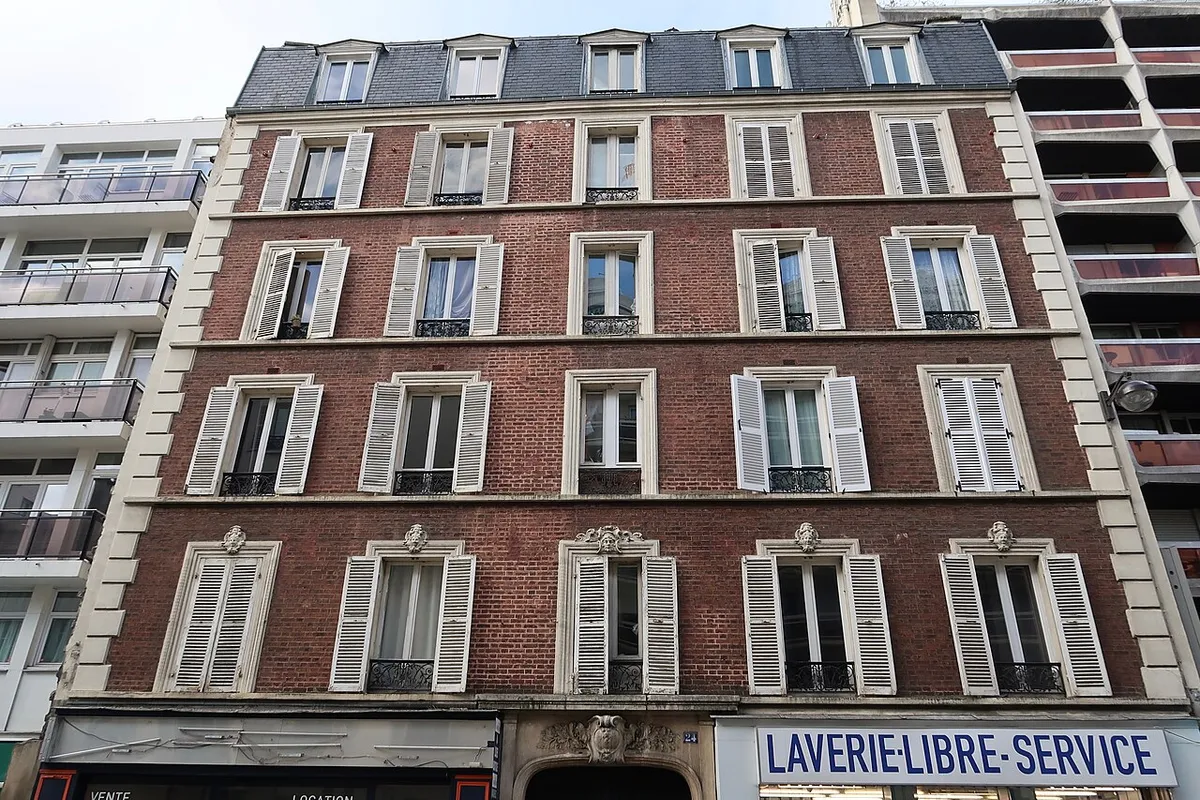 24 rue de Lourmel (Paris, 15e).