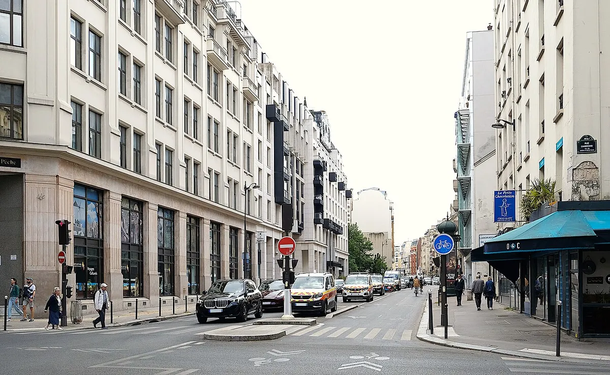 La rue de Vaugirard dans le 15e arrondissement de Paris