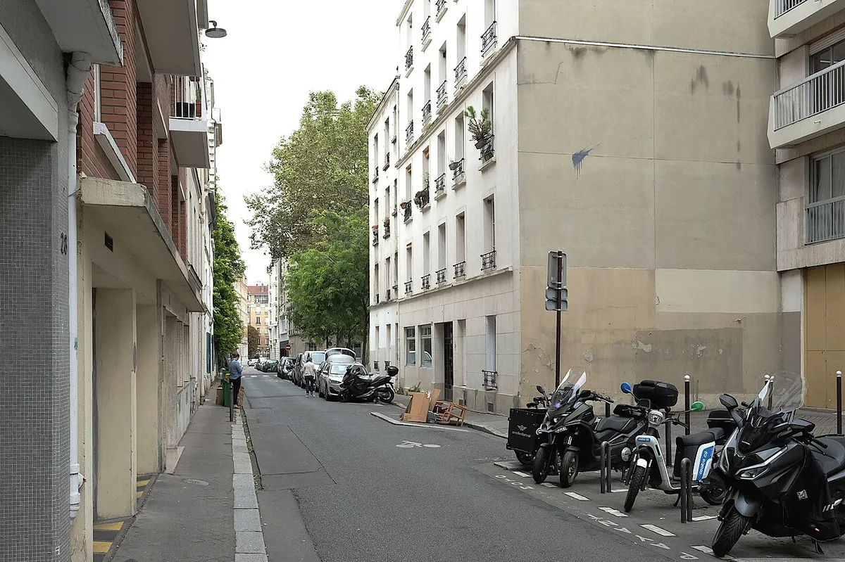 La rue Sainte-Félicité vue de la rue des Favorites