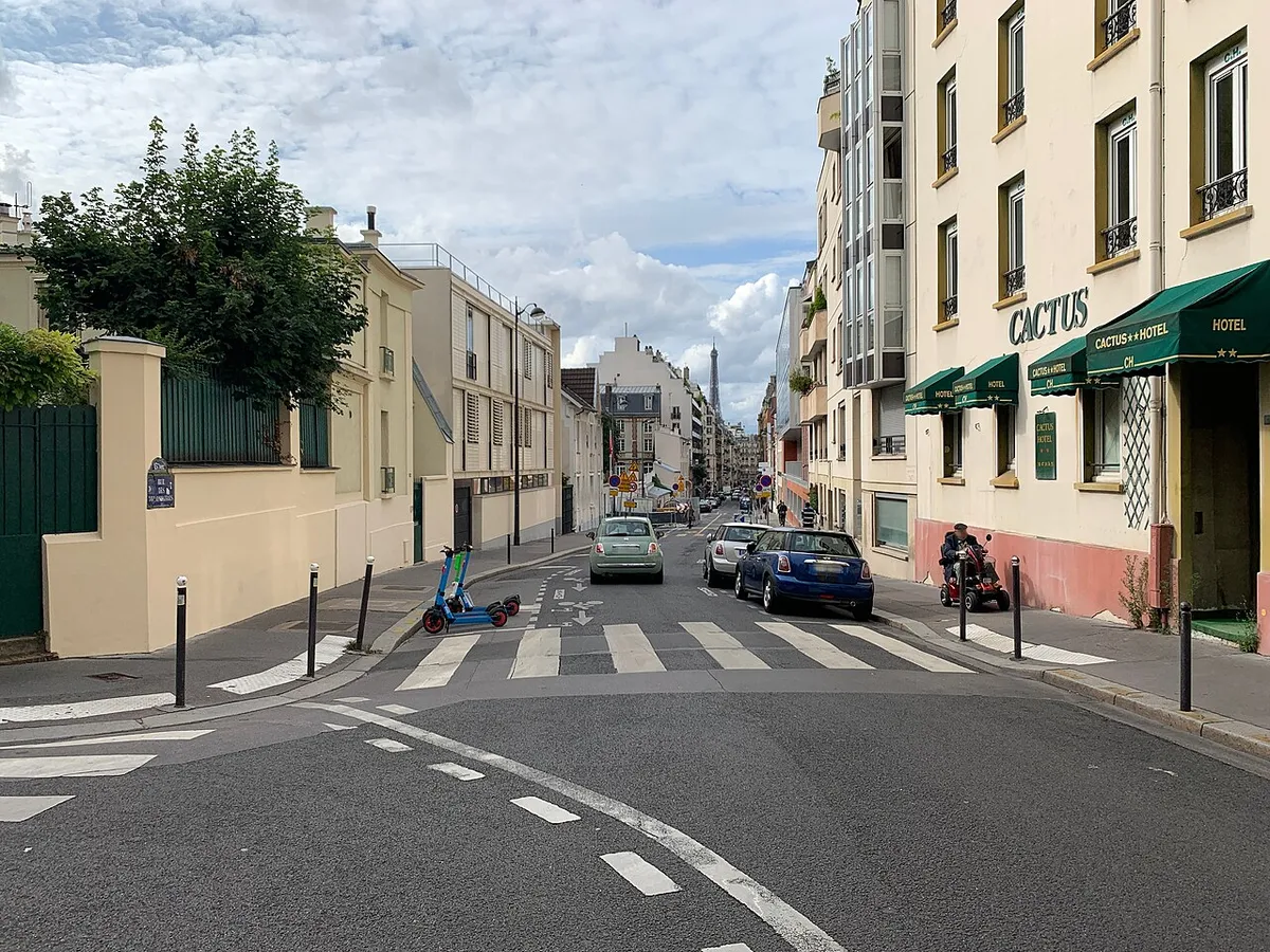 Rue des Volontaires, Paris.