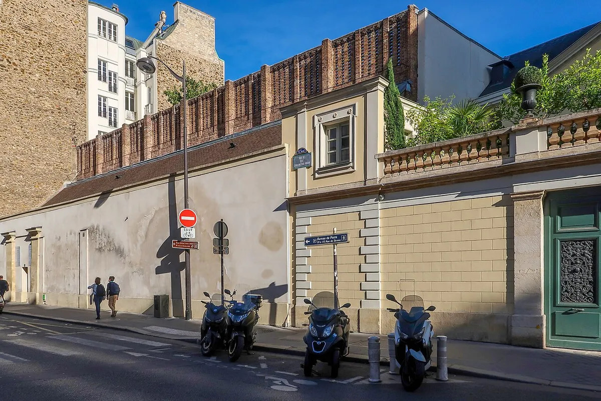 Monastère de la Visitation, accès secondaire 93 rue du Cherche-Midi (Paris, 6e).