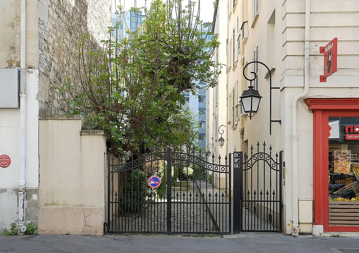 Rue Dupleix (n°9, 9bis et 11 : voie privée)