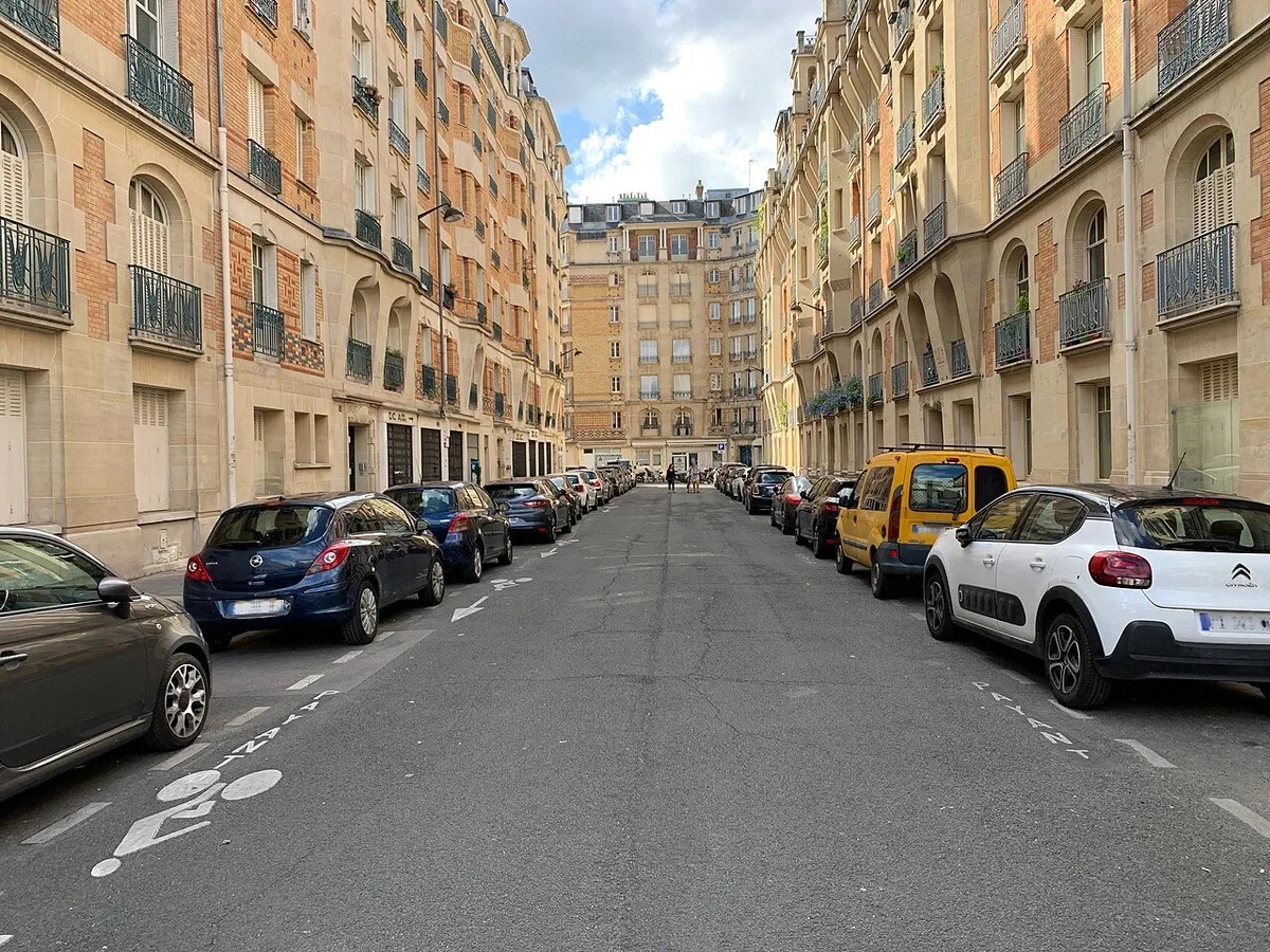 Rue Edmond Roger, Paris.