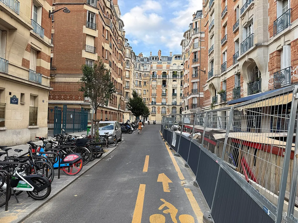 Rue Edmond-Roger, Paris.