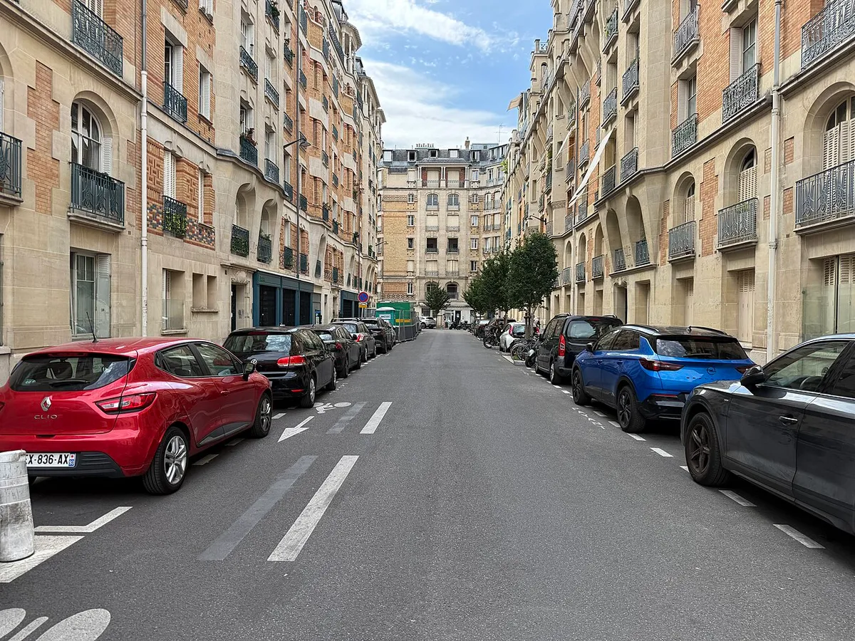 Rue Edmond-Roger, Paris.