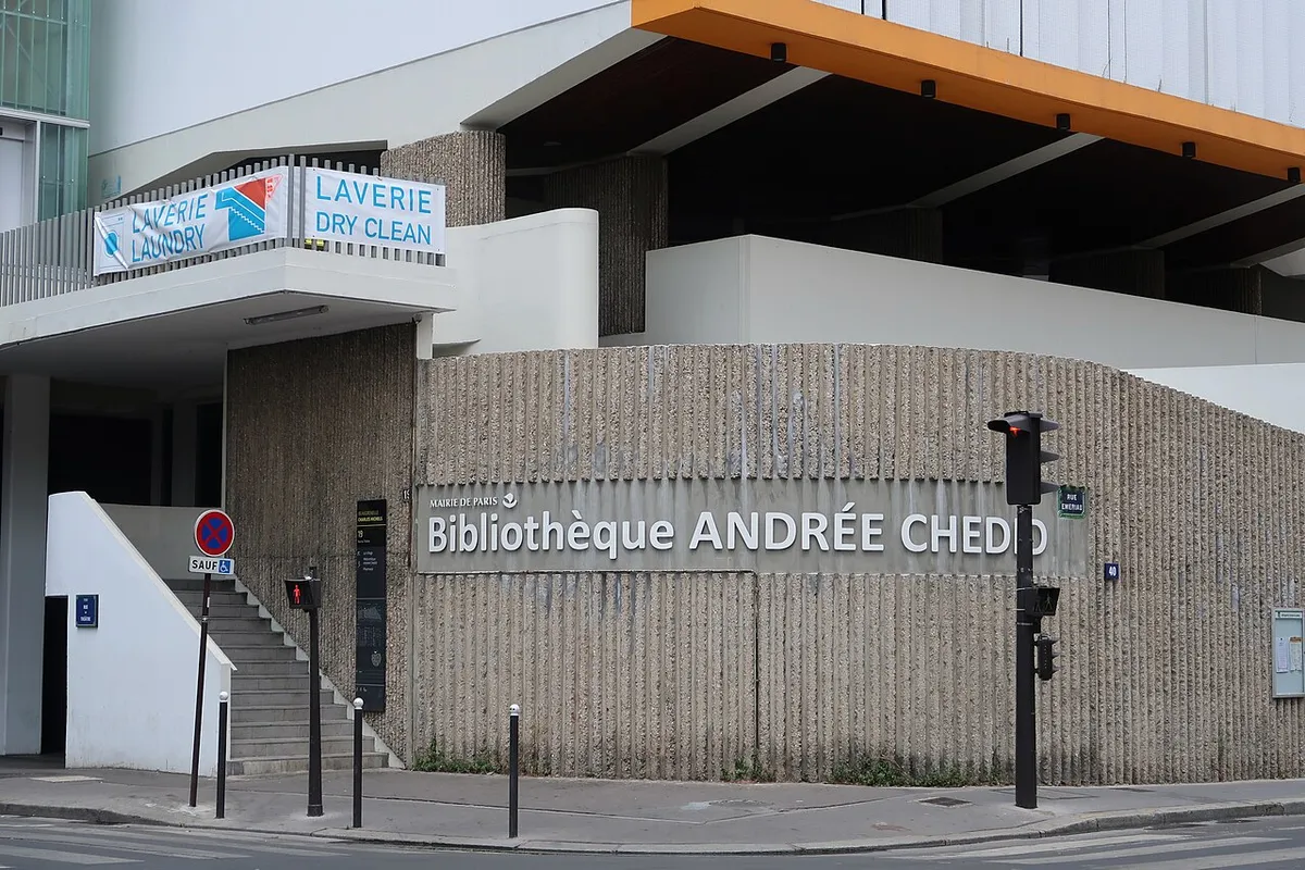 Bibliothèque Andrée-Chedid, 36 rue Émeriau (Paris, 15e).