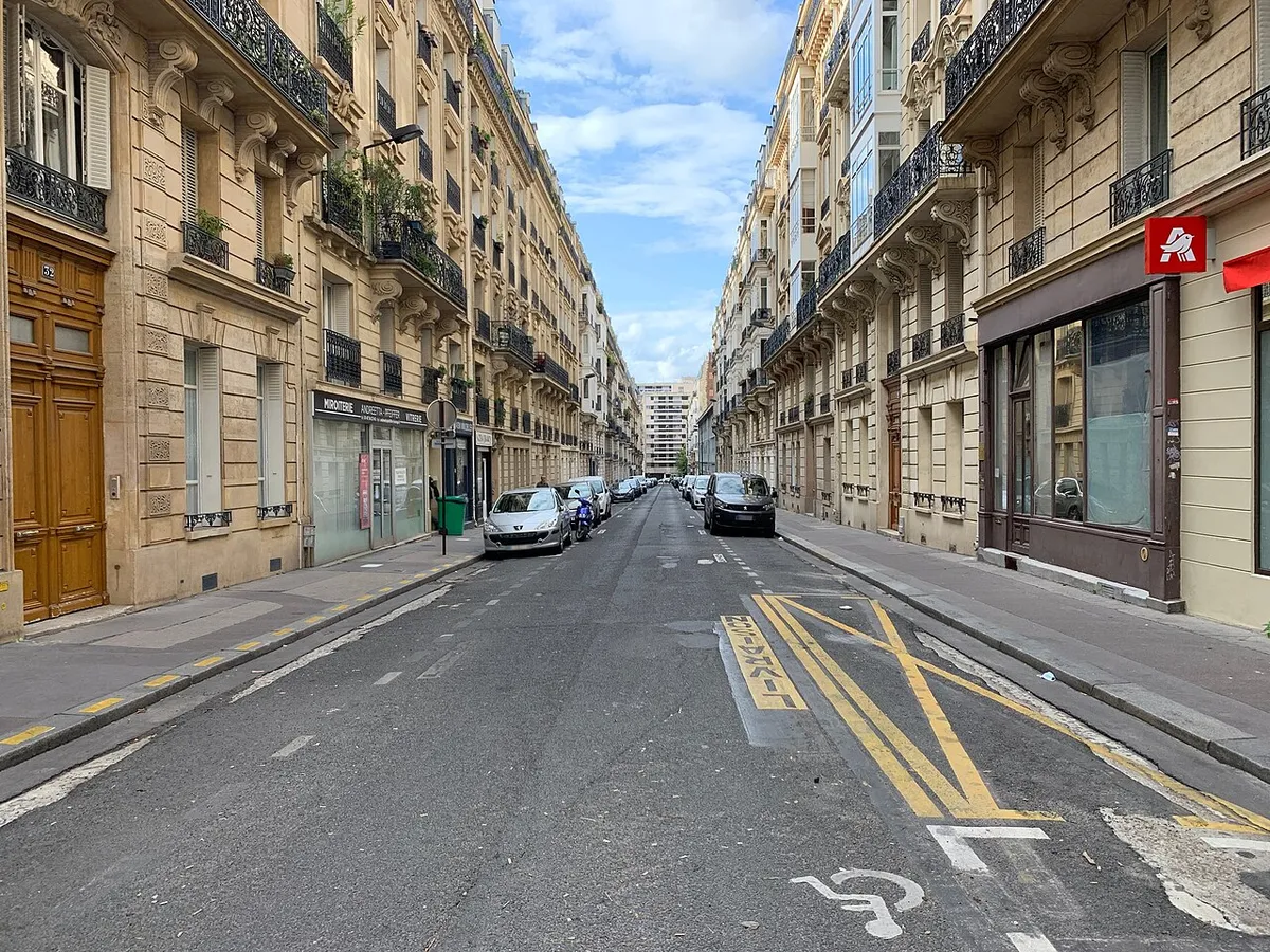 Rue Ernest Renan, Paris.