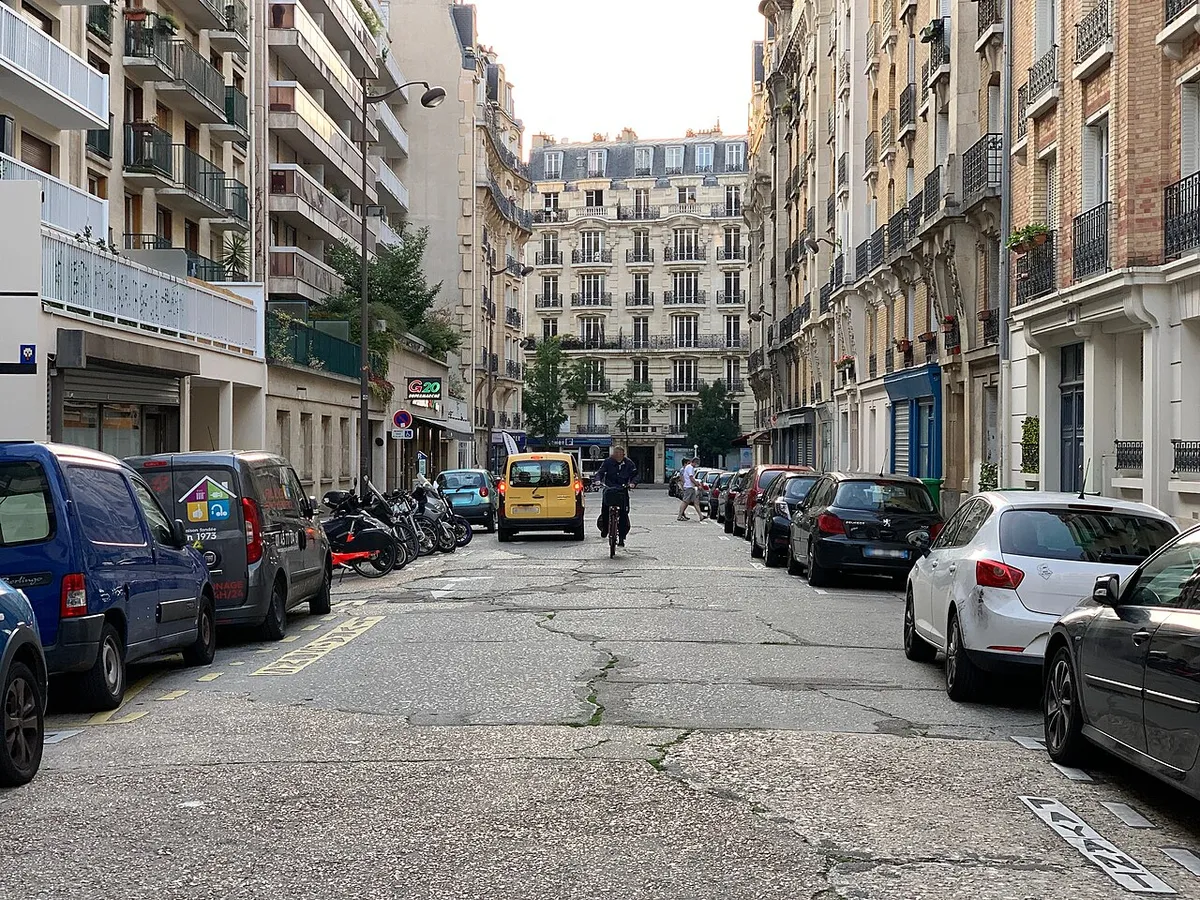 Rue Félix Faure, Paris.