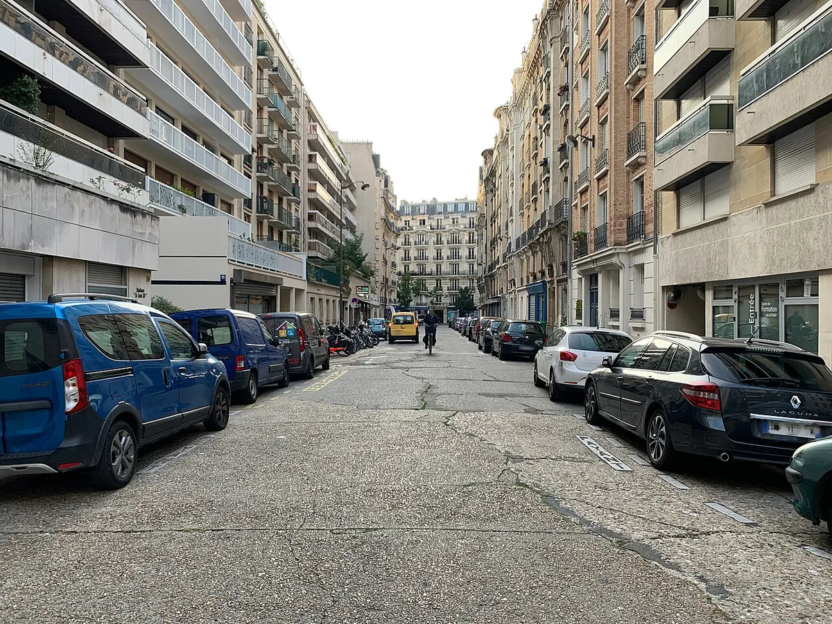 Rue Félix Faure, Paris.