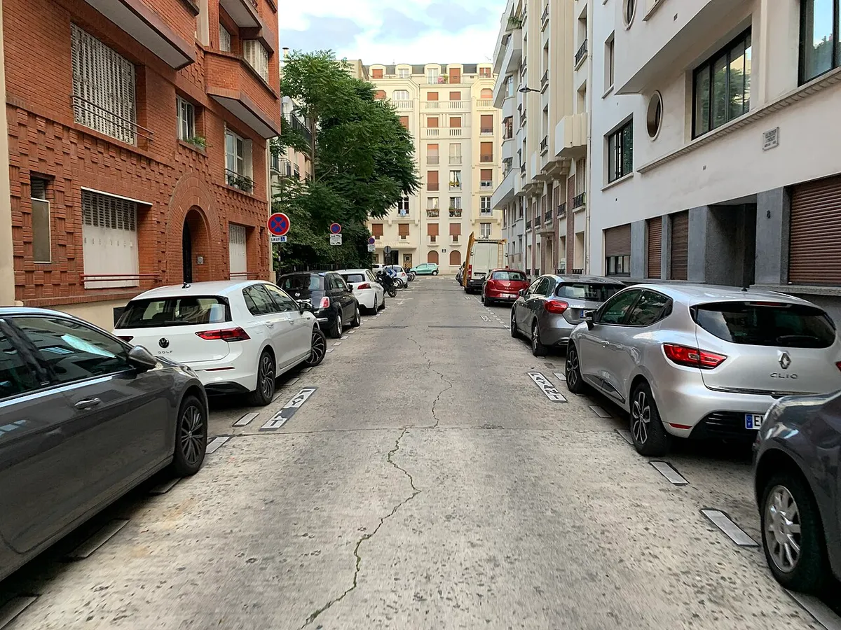 Rue François Mouthon, Paris.
