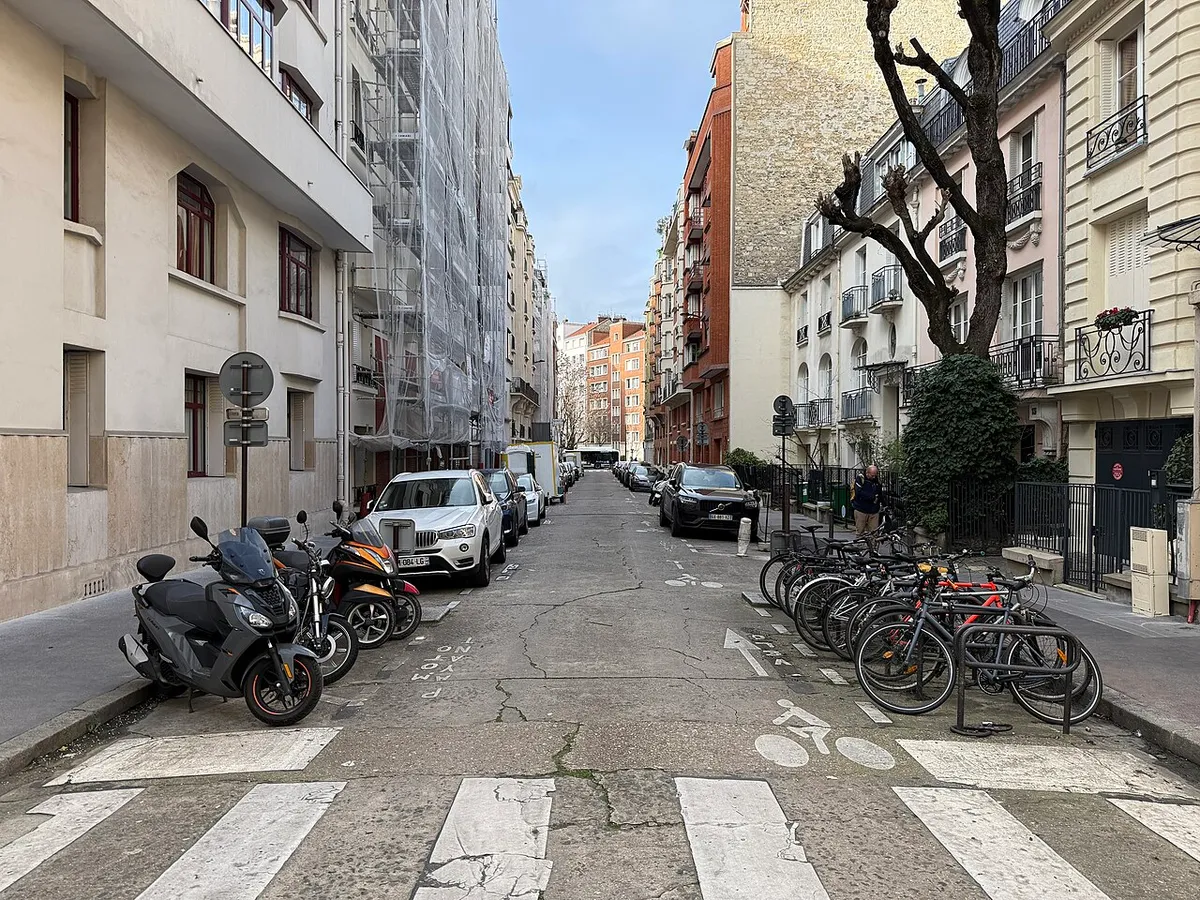 Rue François Mouthon, Paris.