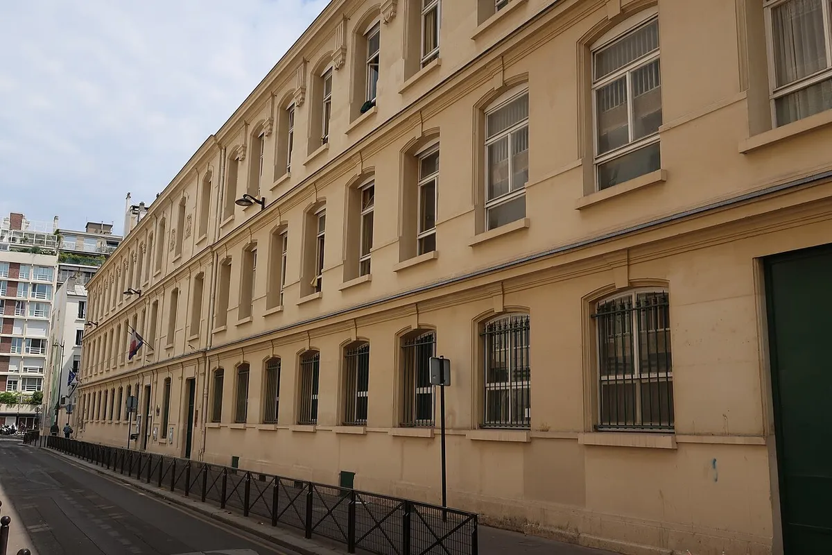 École élémentaire, 7-11 rue Lacordaire (Paris, 15e).