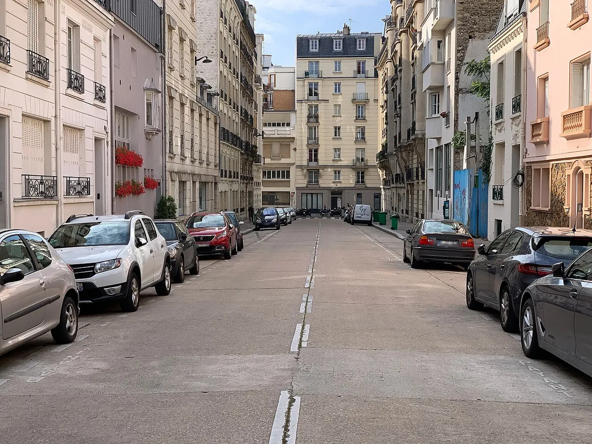 Rue Léon Delhomme, Paris.
