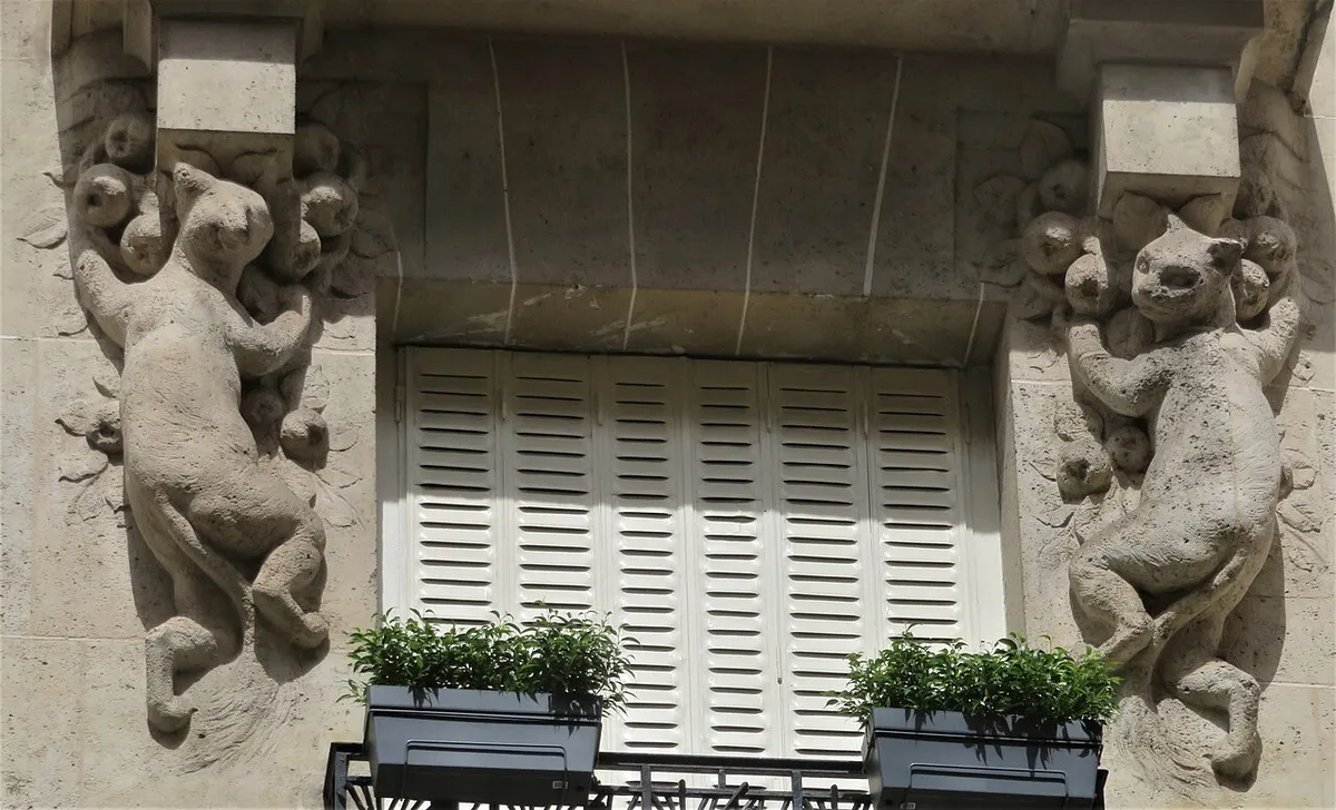 sculptures de chats rue Léon Delhomme