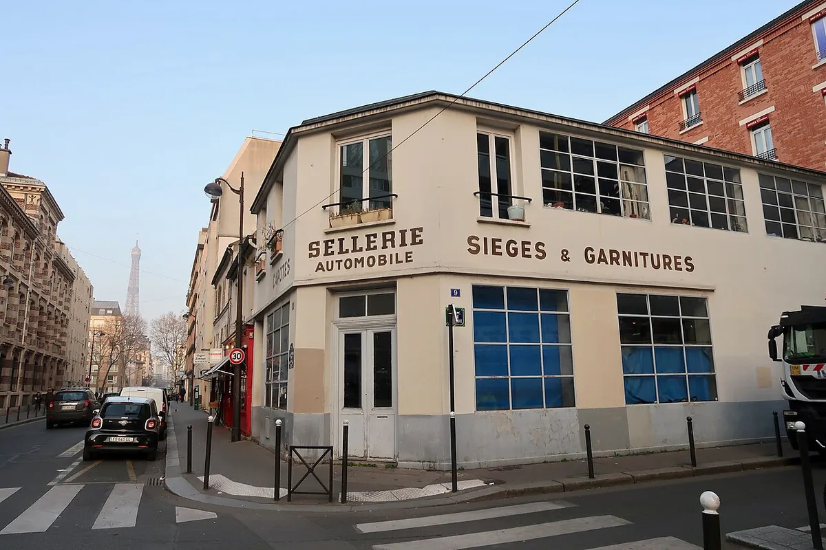 Intersection de la rue Saint-Charles (n°69) et de la rue Ginoux (n°9), Paris, 15e.