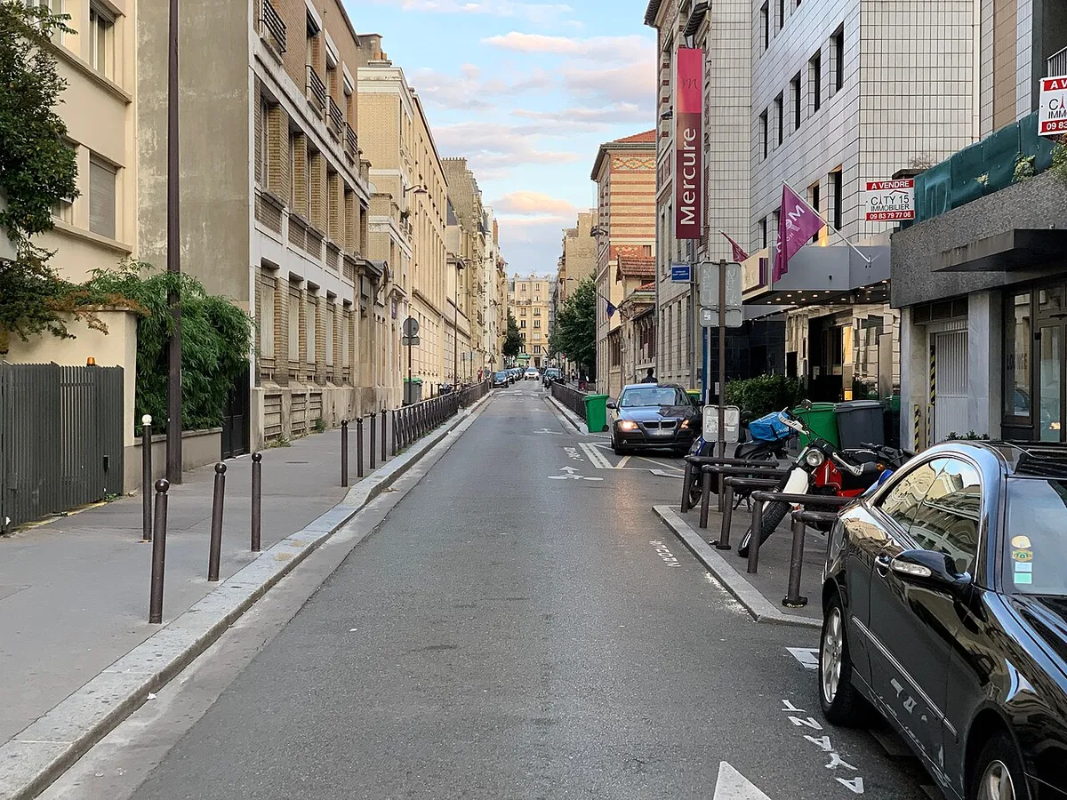 Rue Saint-Lambert, Paris.