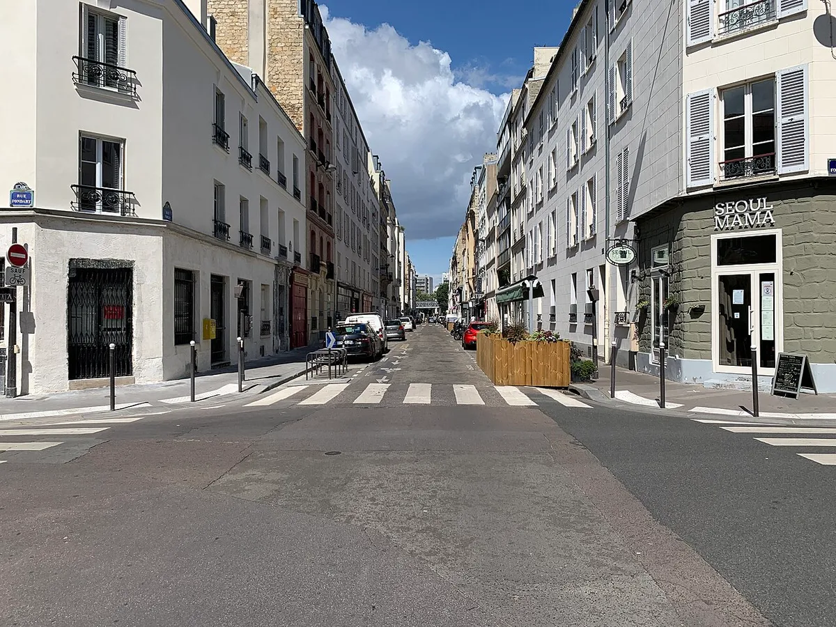 Rue Violet, Paris.