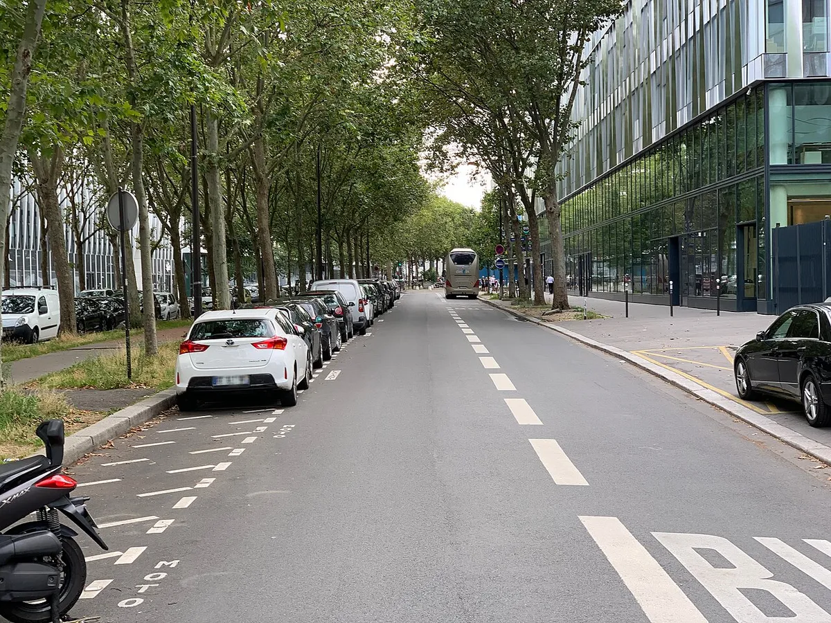 La rue du Colonel Pierre Avia, à Paris 15e