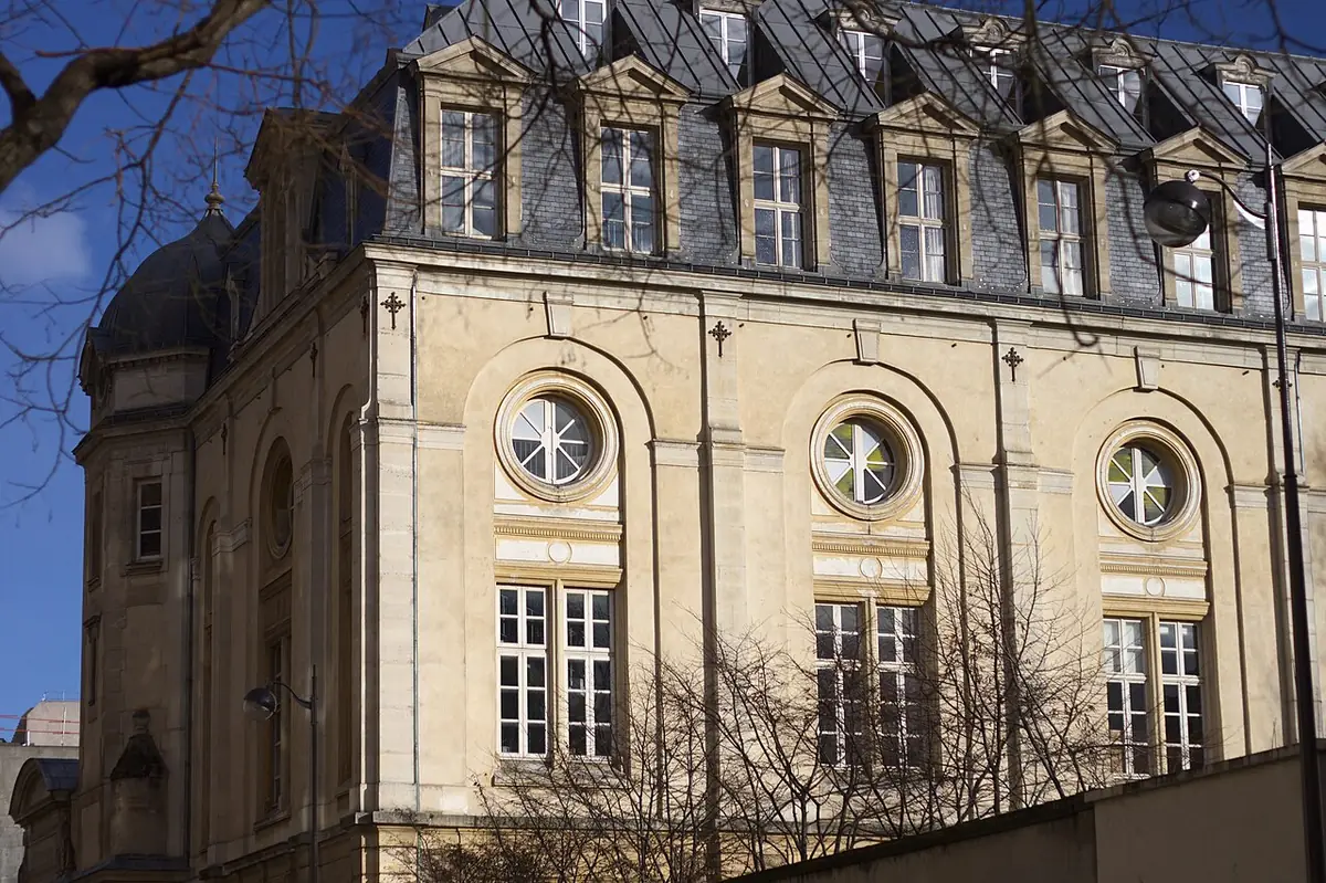 La façade du Collège de l’Immaculée Conception, rue de Vaugirard