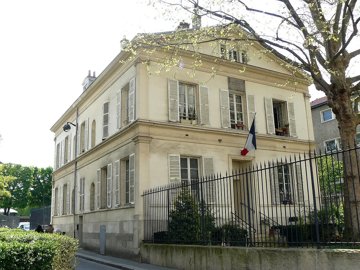L’ancienne mairie de Grenelle, place du Commerce à Paris