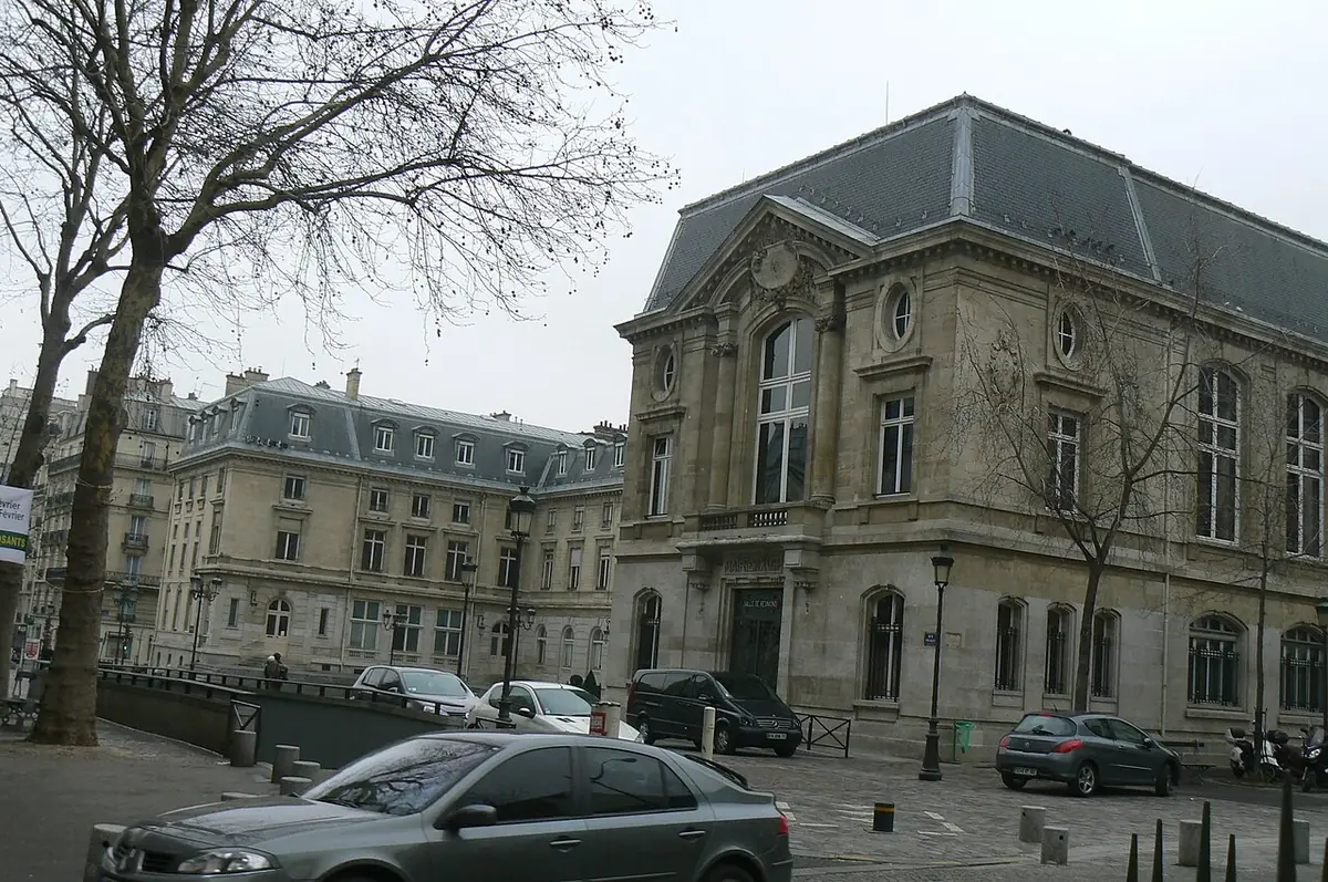 La mairie du 15e arrondissement, façade et perron