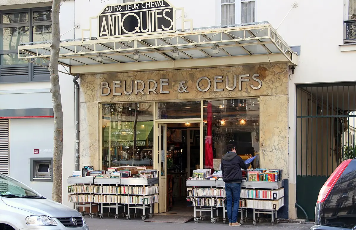 La devanture de l’épicerie-antiquités Beurre & Oeufs, rue Saint-Charles