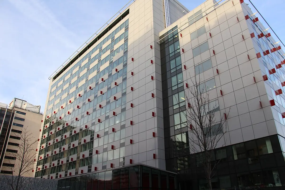 L’immeuble du Carré Suffren, architecture moderne rue de la Fédération