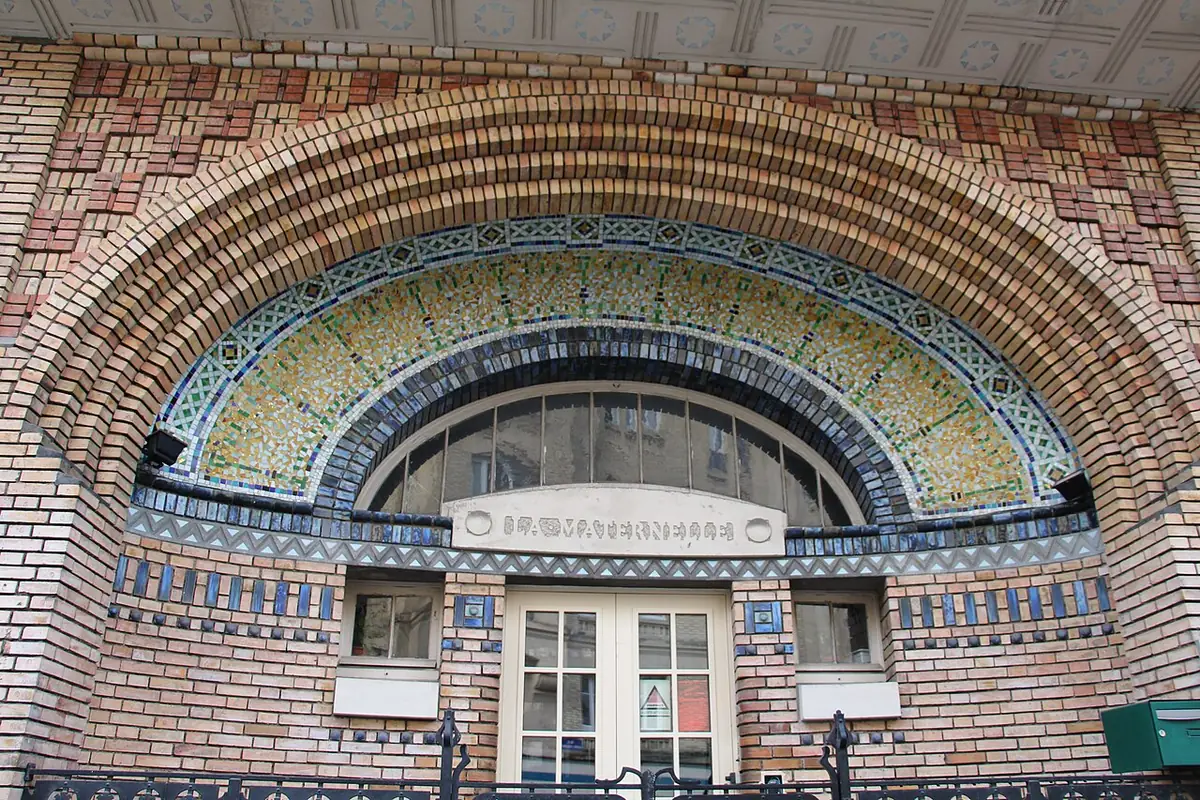 L’école Art nouveau du groupe scolaire Émeriau, quartier Dupleix