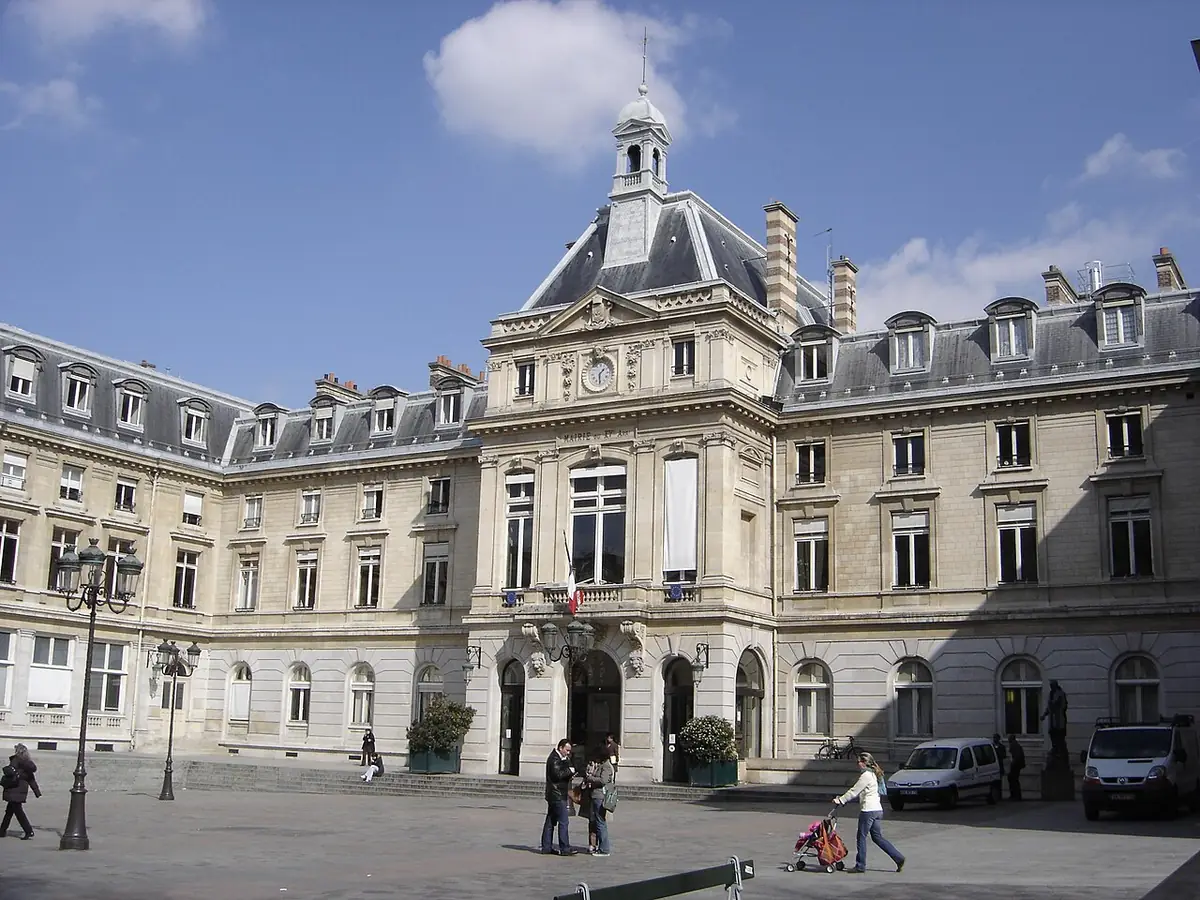 La mairie du 15e arrondissement, place Adolphe-Chérioux, à Paris