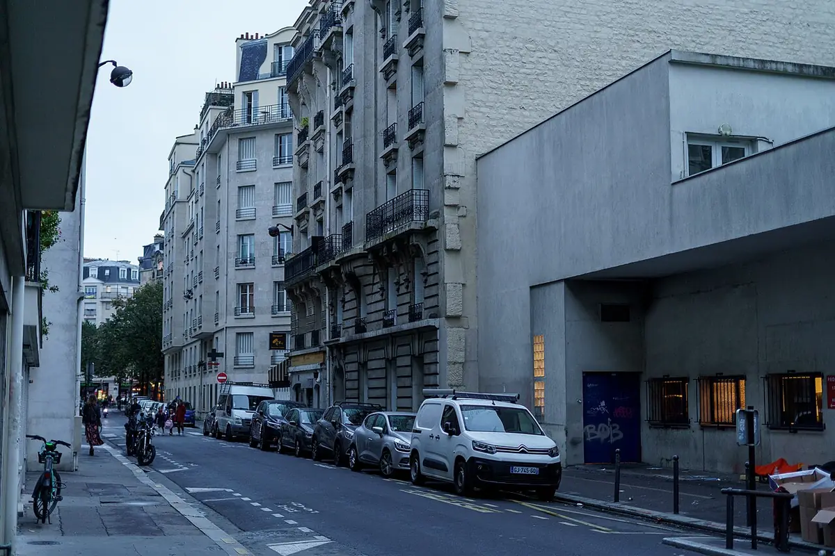 La rue Victor-Duruy, calme et bordée d’immeubles