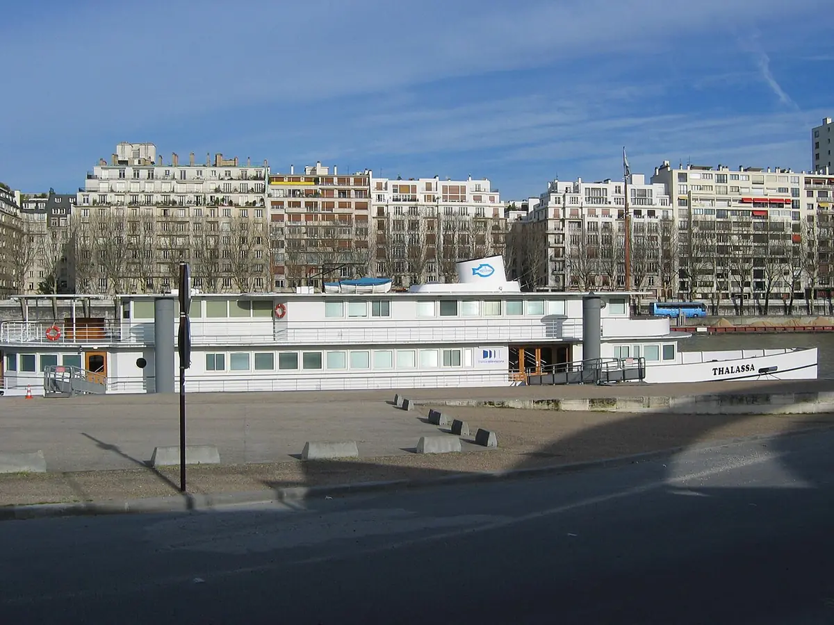 Immeubles résidentiels modernes au bord de la Seine, boulevard Victor