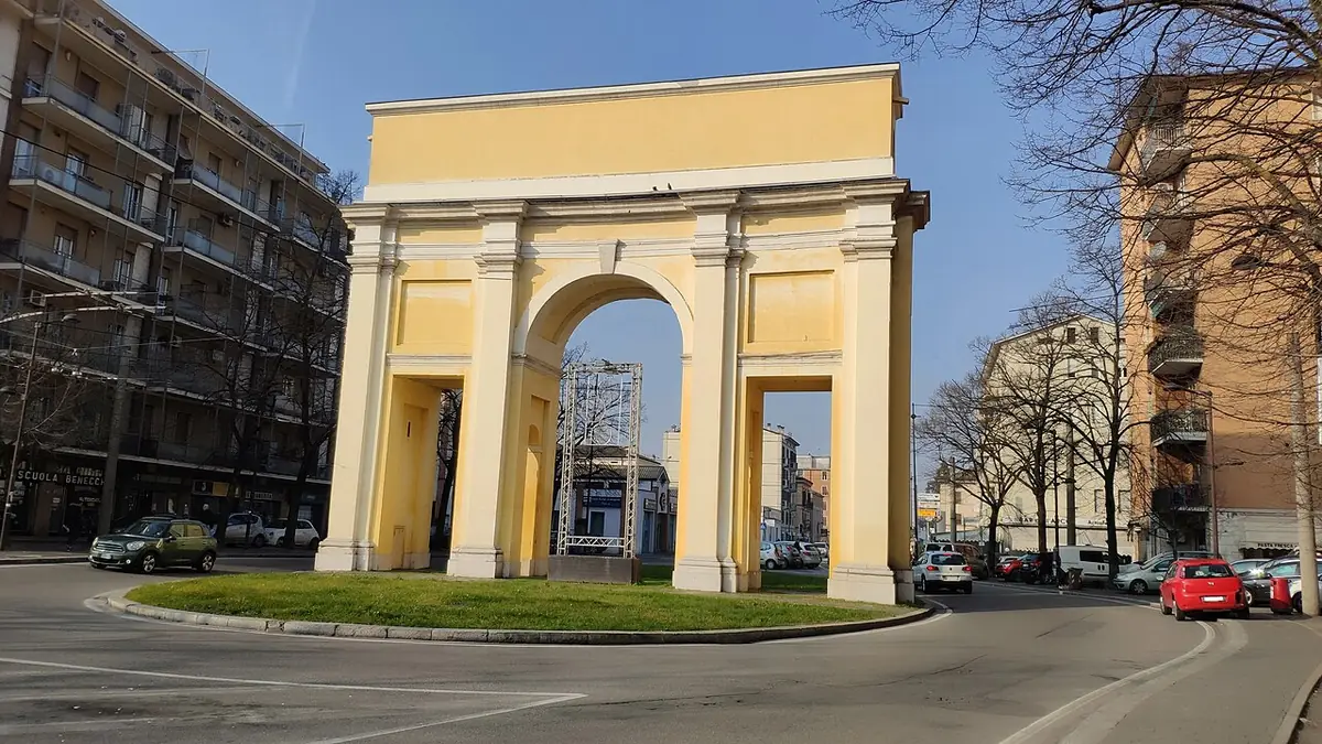 L’Arco di San Lazzaro, arc de triomphe sur la voie Emilia