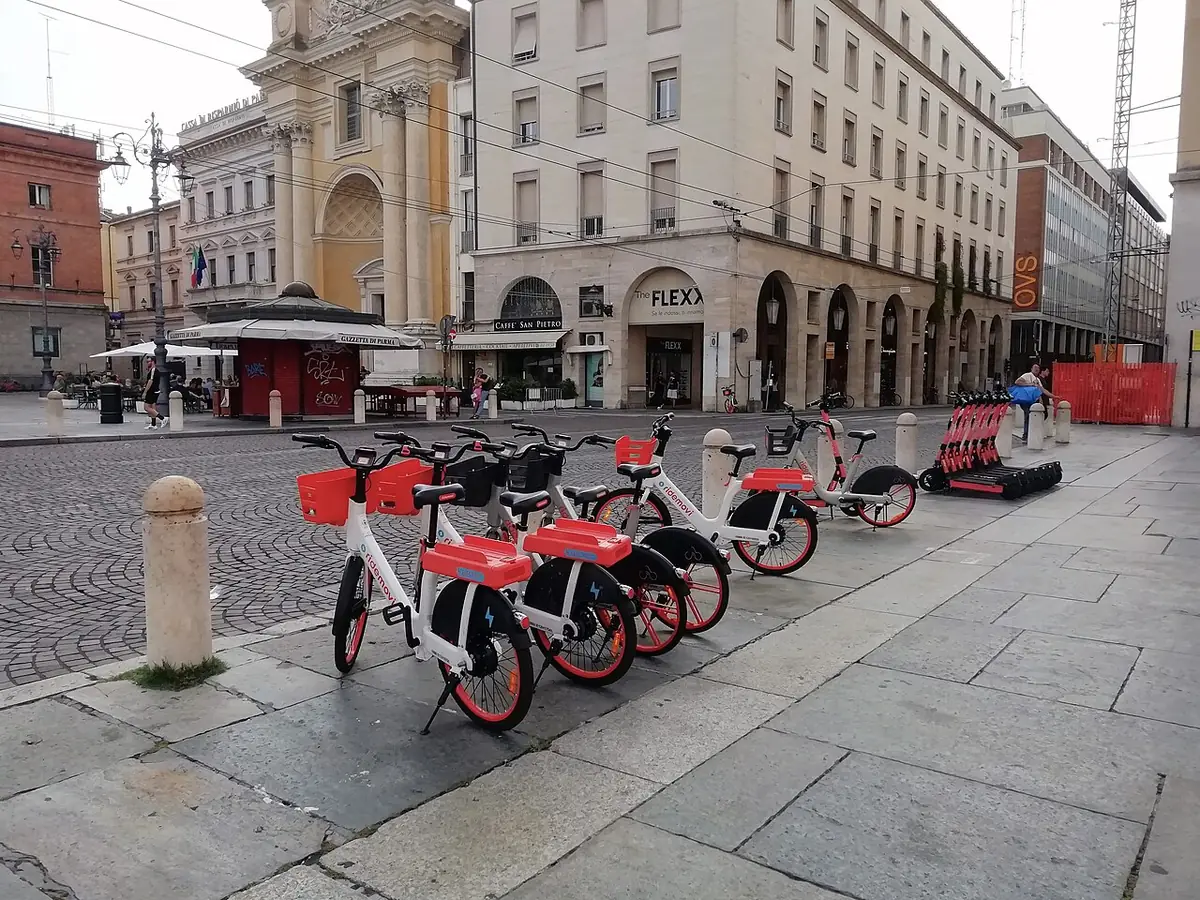 La Piazza Garibaldi et ses arcades à Parme